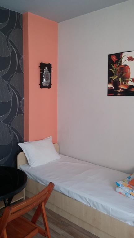 Comfort Guest Rooms Pleven Bagian luar foto