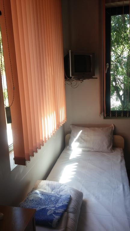 Comfort Guest Rooms Pleven Bagian luar foto